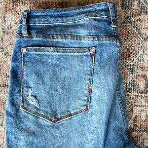 Judy Blue 13/31 color stitched pockets!